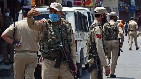 जम्मू-कश्मीर पुलिस ने मौलवियों के कारनामों का किया भंडाफोड़