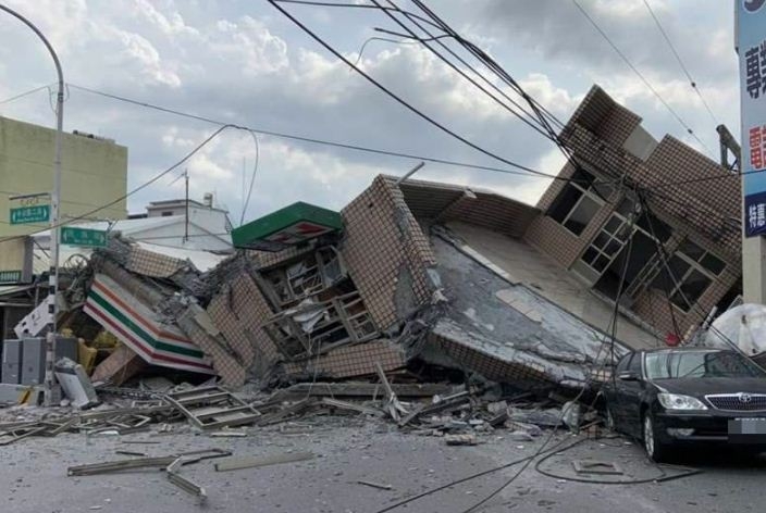 ताइवान में भूकंप से तबाही, इमारतें ज़मीदोज़, पटरी से उतरी ट्रेन