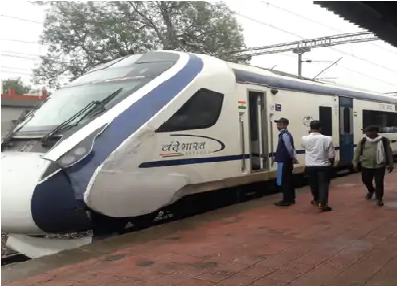 ‘वंदे भारत’ का अब पहिया जाम, 5 घंटे खड़ी रही रेलगाड़ी, दूसरी ट्रेन से भेजे गए यात्री