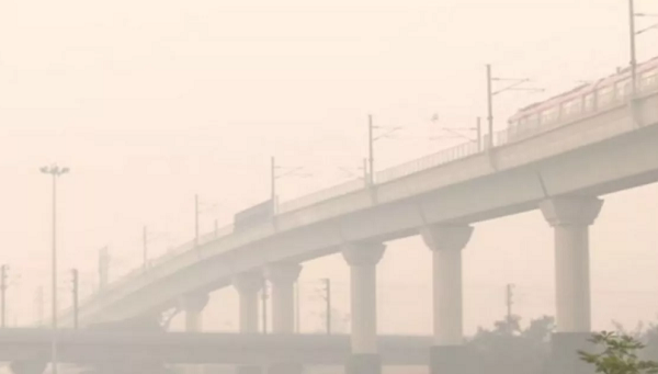 पराली के धुएं के कारण दिल्ली-NCR में हवा फिर बेहद खराब, अगले दो दिनों तक राहत के आसार नहीं