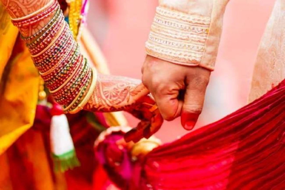 Swapna Shastra: कहीं आप भी तो नहीं देखते अपनी शादी का सपना, शादी से जुड़े इन सपनों को देखने का होता है यह मतलब