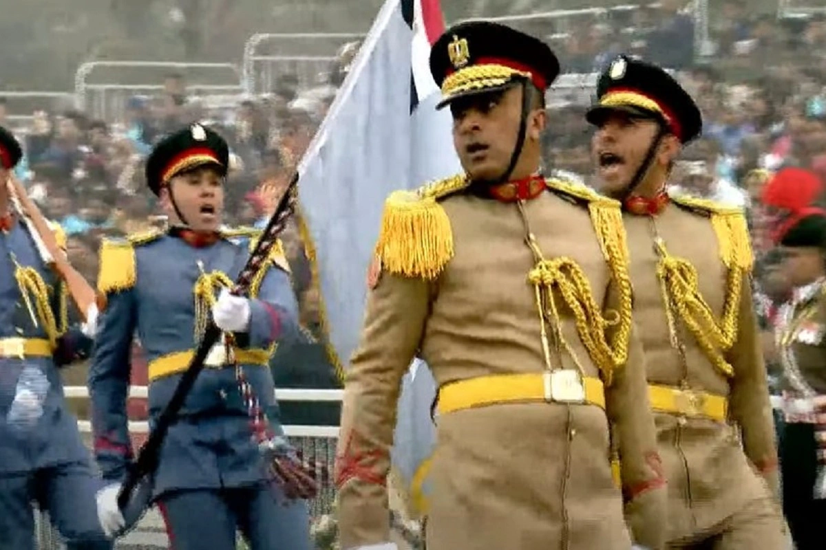 कर्तव्य पथ पर भारत की सेना के साथ मिस्र के सशस्त्र बलों का कदमताल, 2016 में फ्रांस की सेना की टुकड़ी ने परेड में लिया था हिस्सा