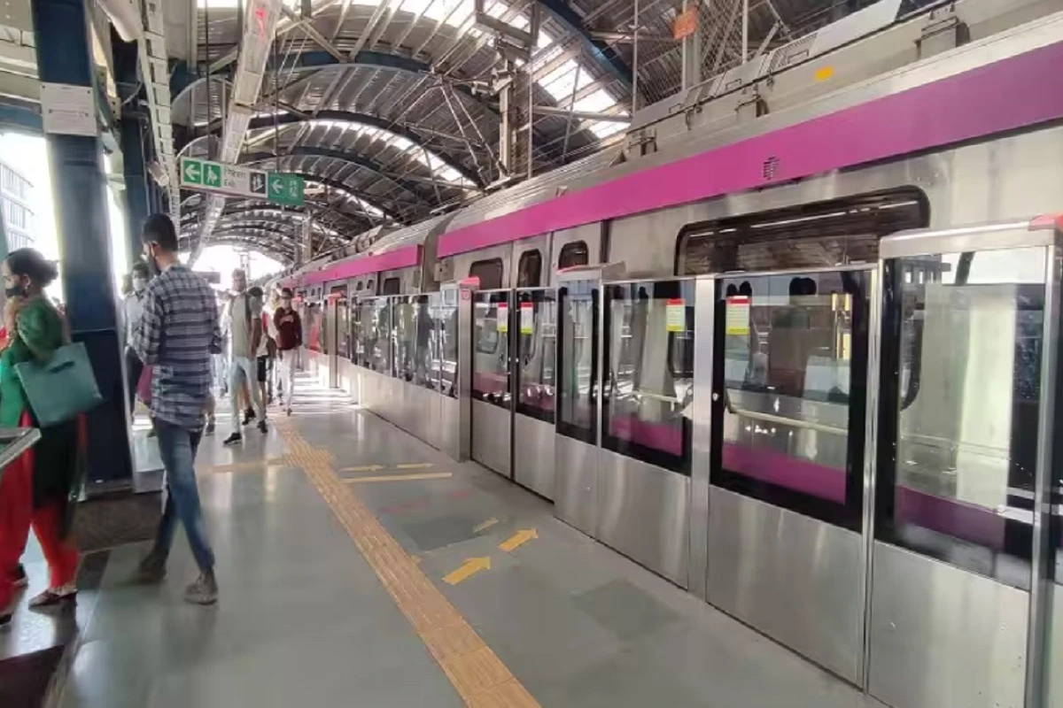 Delhi Metro: दिल्ली मेट्रो में हुआ बड़ा बदलाव, अब रद्दी हो जाएगा स्मार्ट कार्ड