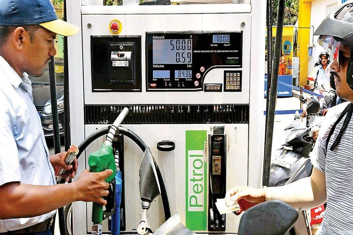 Petrol Diesel Price: देश में पेट्रोल डीजल के दामों में उतार चढ़ाव जारी,  चेक करें अपने शहर के फ्यूल रेट्स