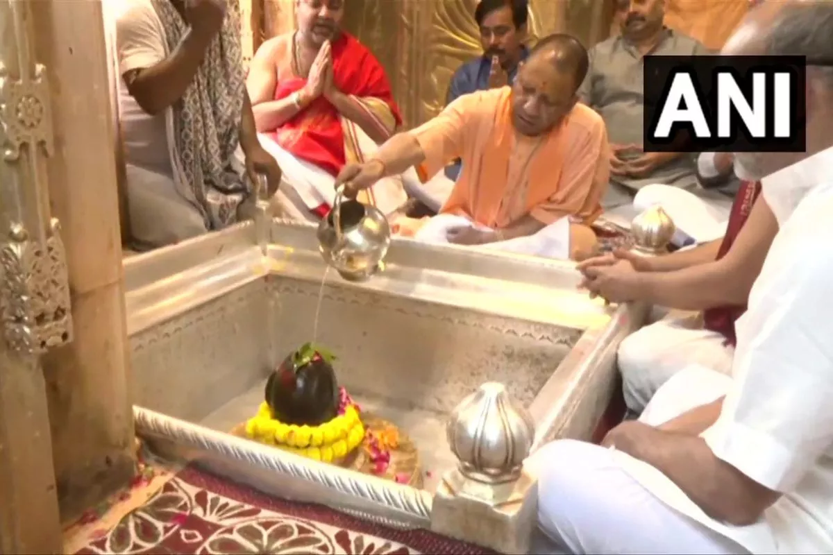 Varanasi: बाबा विश्वनाथ के दर्शन का CM योगी ने लगाया शतक, 6 साल में लगाई 100 बार हाजिरी