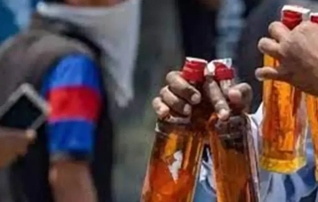 59 करोड़ की शराब पी गए दिल्लीवाले, नए साल से ज्यादा होली पर हुई बिक्री