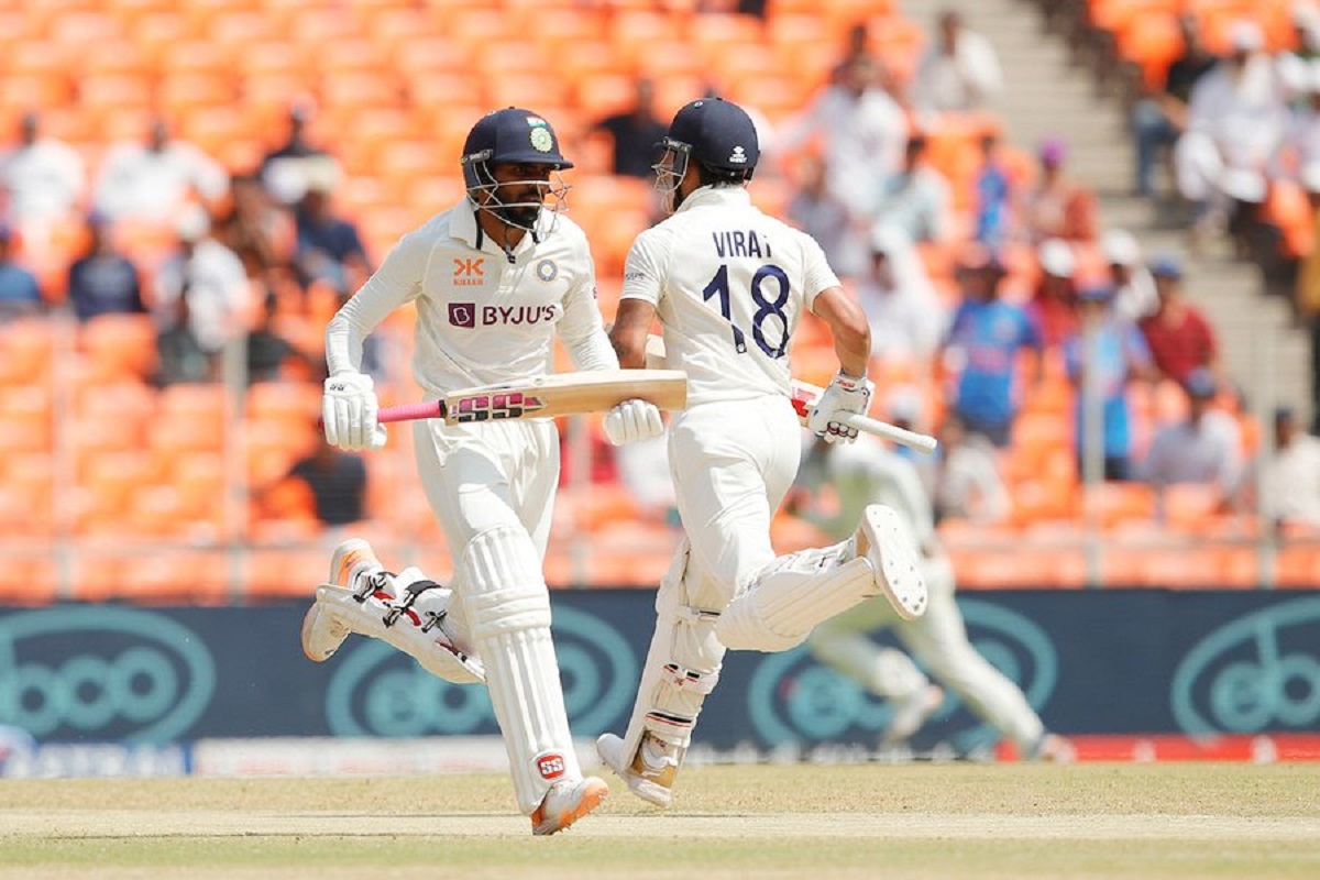 IND vs AUS 4th Test: टीम इंडिया के 400 रन पूरे, विराट कोहली ने जड़ा शानदार शतक