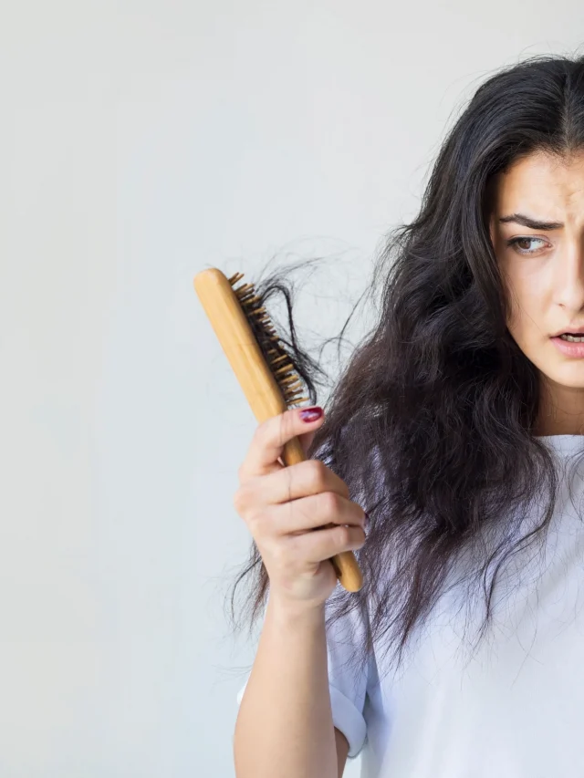 Hair Fall Tips: नहीं रुक रहा बालों का झड़ना, इन टिप्स को करें फॉलो