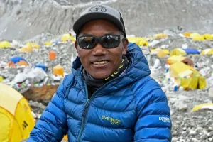 मैं रिकॉर्ड बनाने के लिए नहीं, नेपाल में पर्यटन को बढ़ावा देने की कोशिश कर रहा हूं”- कामी रीता शेरपा