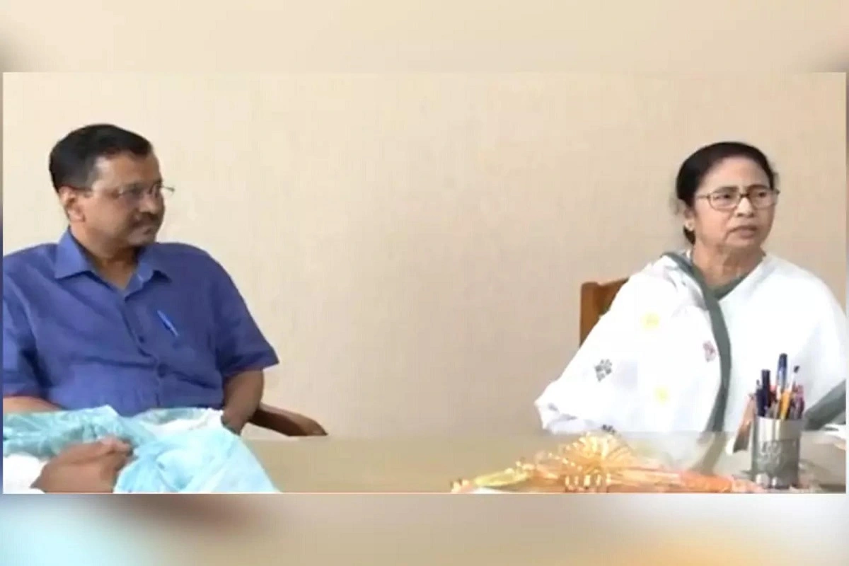 CM Kejriwal met Mamta Banerjee
